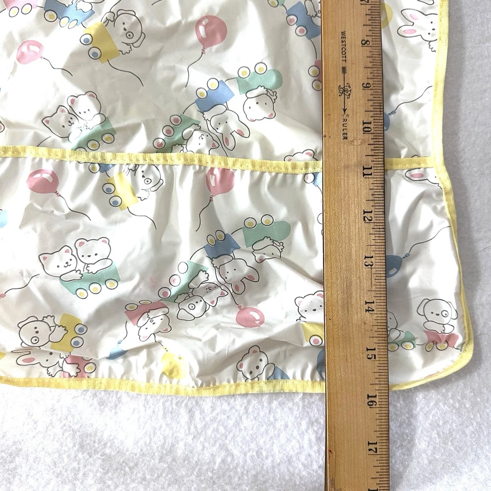 Babero de vinilo a presión Gerber vintage para niños pequeños conejo de bolsillo Foto 4 de 4