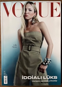 女性情報誌 Vogue Turkey Magazine May 2022 女性情報誌 Vogue Turkey Magazine February 2022 女性情報誌 Vogue