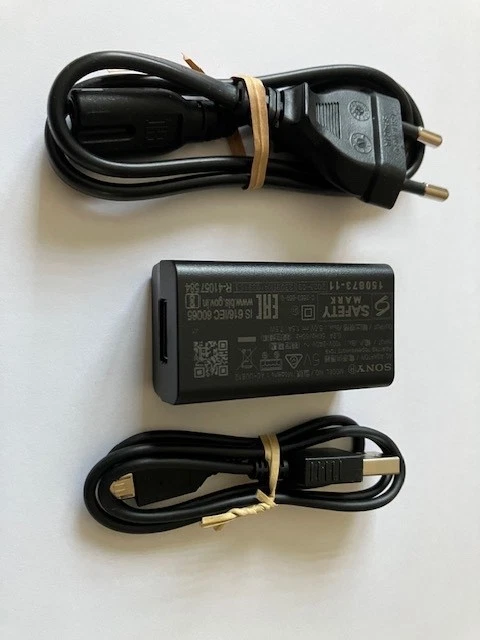 Chargeur batterie SONY 220V/5V DC; 1,5A référence AC-UUE12 - Photo 1/1