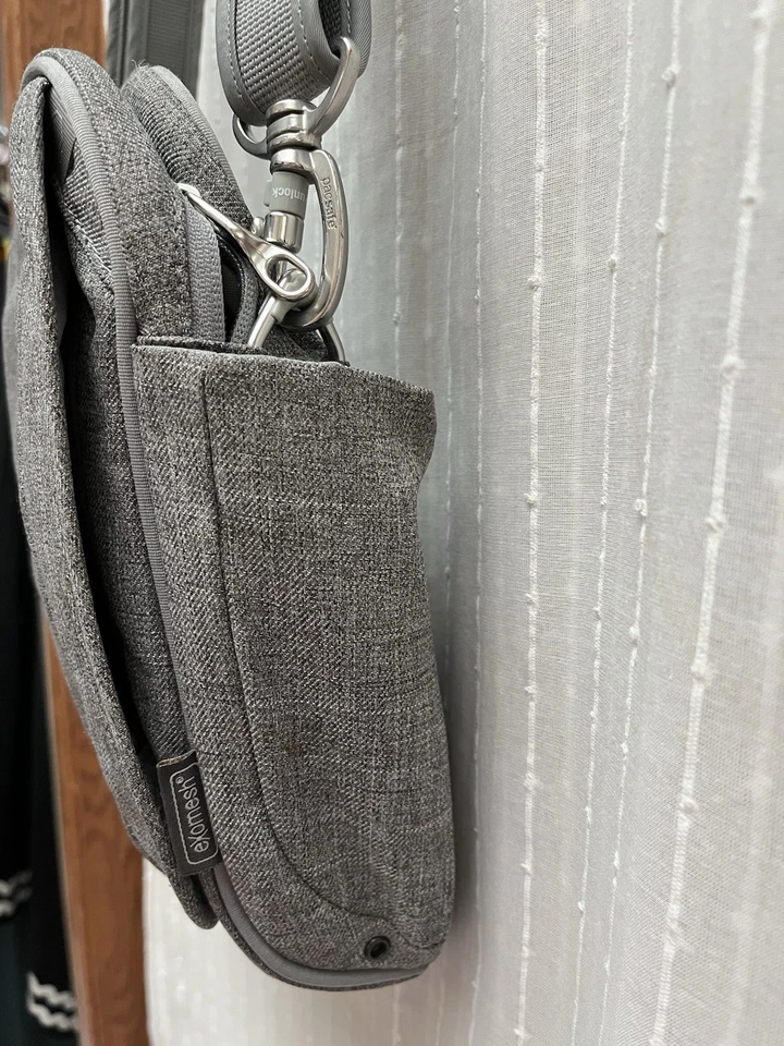 Pacsafe MetroSafe 200 GII Shoulder Bag - Unisex - Image 4 of 4