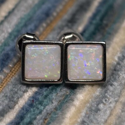 Funkelnde .925 Sterling Silber Quadrat Lambina Opal Ohrringe