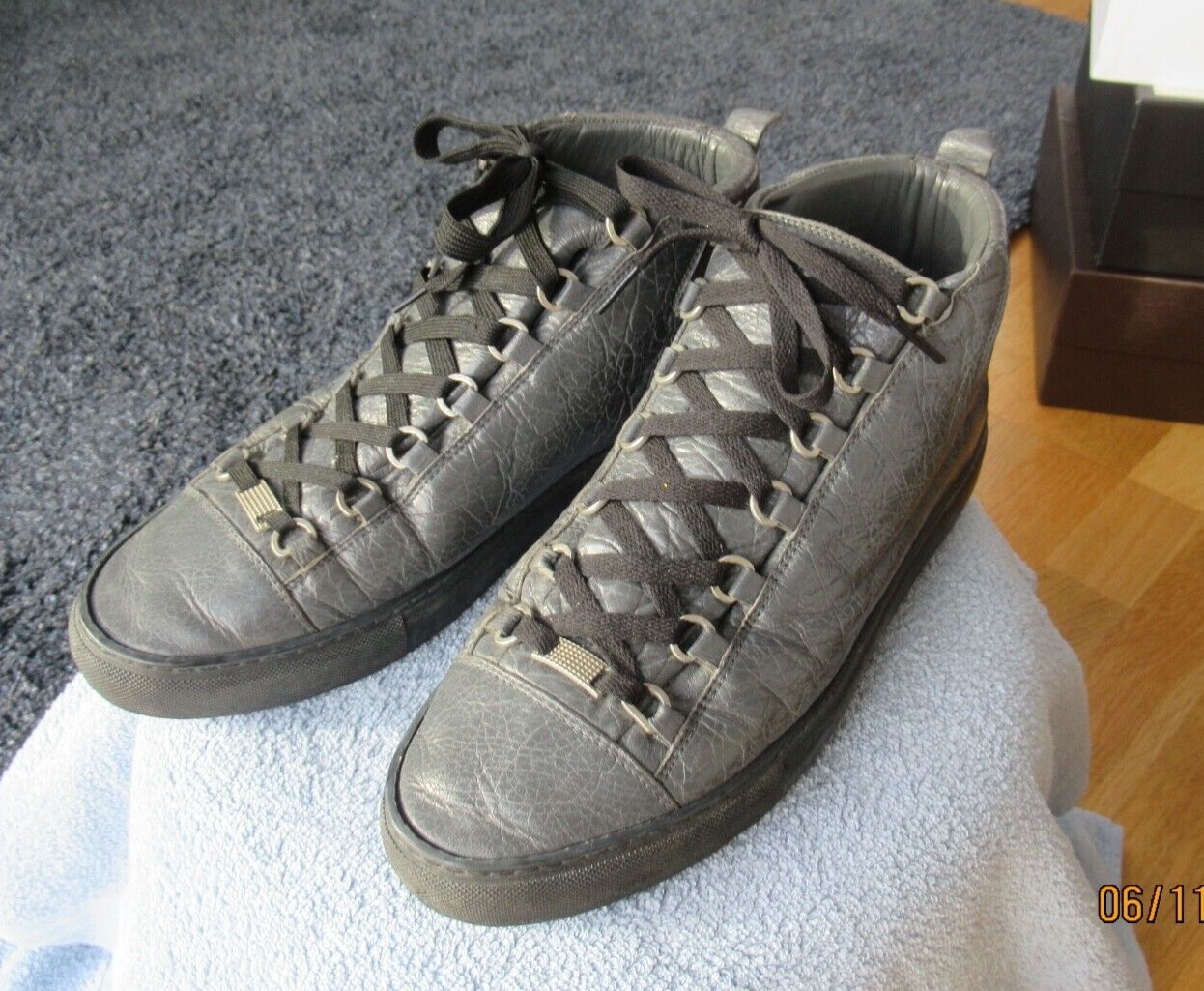 balenciaga arena mid