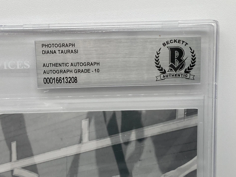 DIANA TAURASI SIGNED ENCAPSULATED 8x10 PHOTOGRAPH BECKETT AUTOGRAPH GRADE 10 - Image 3 of 4