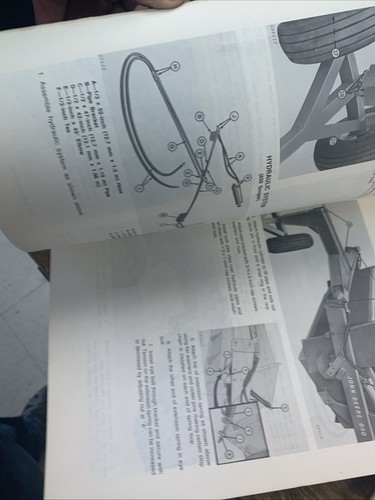 John Deere Operators Manual OM-GA11159 200 & 650 Hydraulic Controlled Scrapers - Picture 6 of 10