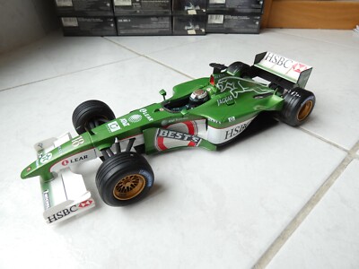 値下 HotWheels (1/18) ジャガー R1 2000 Hotwheels 1:18 26699 Eddie Irvine Jaguar R1 2000 Launch Car