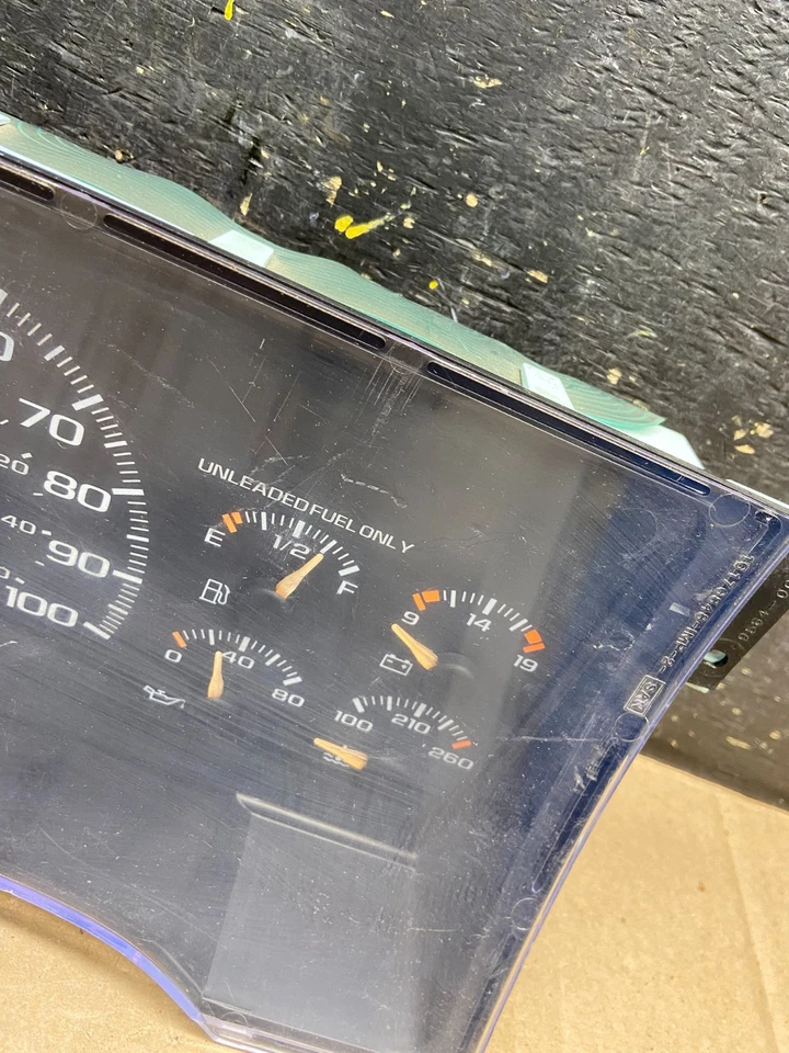 1995 to 1998 Chevrolet Tahoe Escalade Speedometer Cluster Gauge U4693 DG - Image 2 of 4