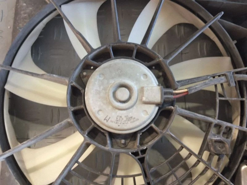 2011-2016 Toyota Sienna Radiator Fan Motor Assembly 6Cyl Without two Package OEM Foto 4 de 4