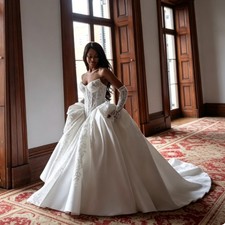 Lace Appliques Sweetheart A-Line Satin Wedding Dresses Sweep Train Bridal Gowns