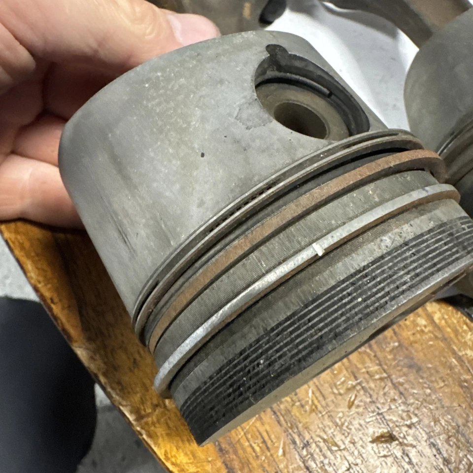 Pistones VW Hechos en Alemania “85” “76 48” 890 Ger 4 Venta Total Inmobiliaria Foto 2 de 4