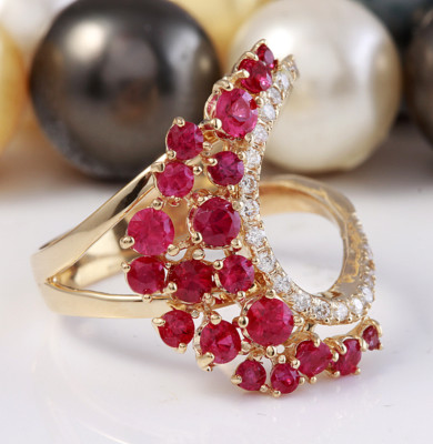 Ring 2,35 Karat natürlicher roter Rubin und Diamanten in 14 Karat massiv Gelbgold