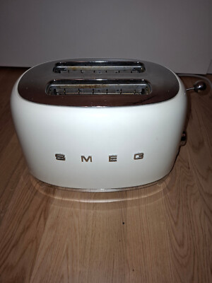 SMEG 2-Schlitz-Toaster, kompakt Creme, Hochglanz 50's Style