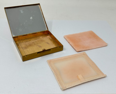 Vintage Gold Tone Powder Compact