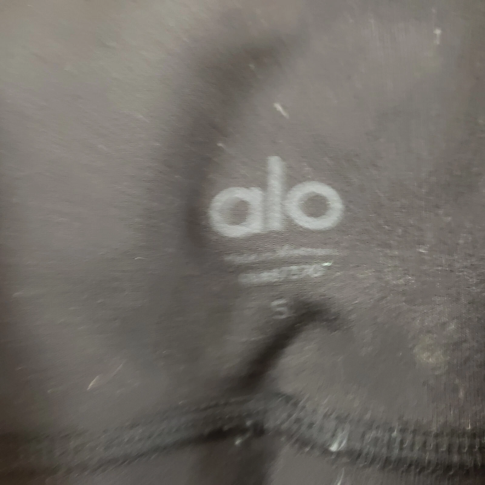alo-yoga lightweight yoga gym pockets a1 leggings