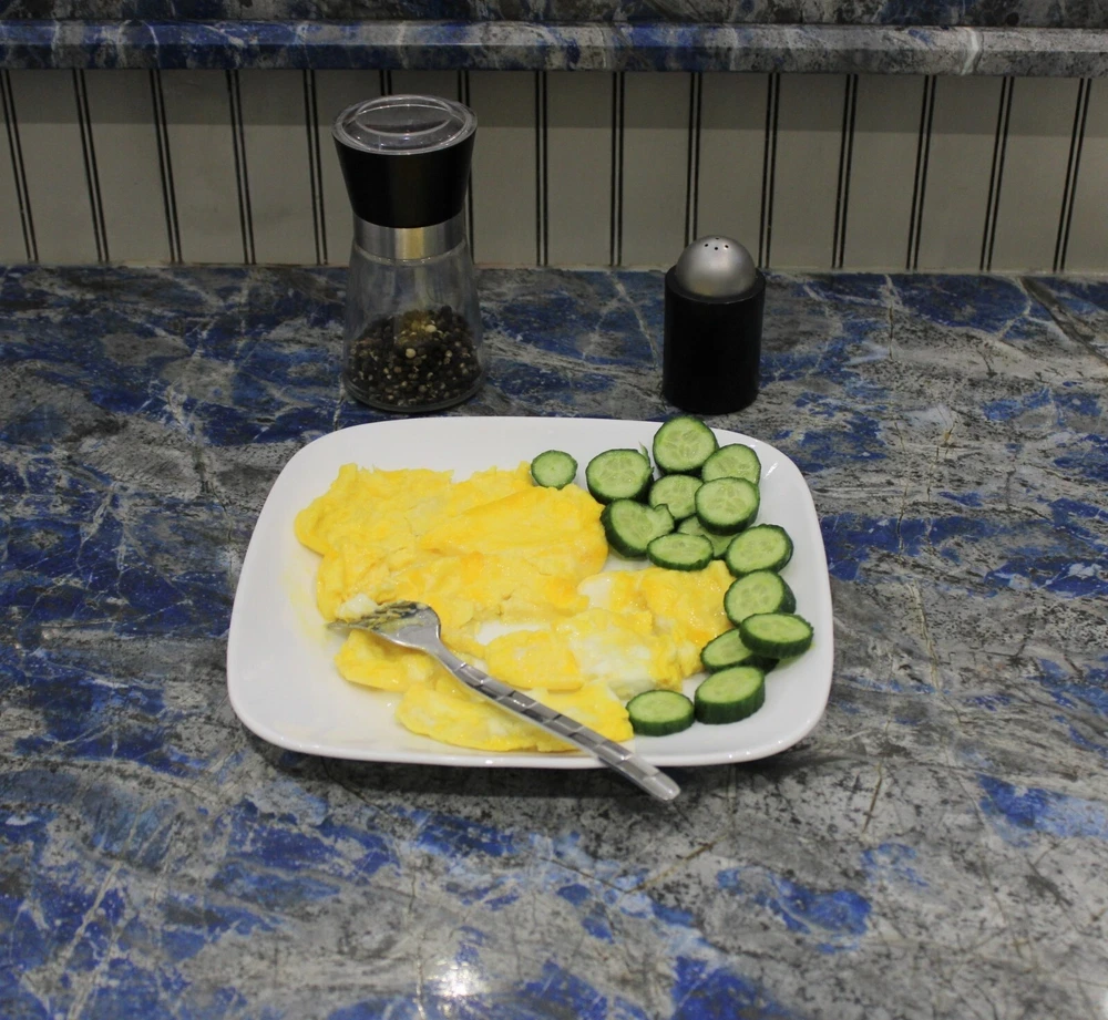 BPA-Free Microwave Egg Cooker for Scrambled Eggs, Omelets & Sandwiches