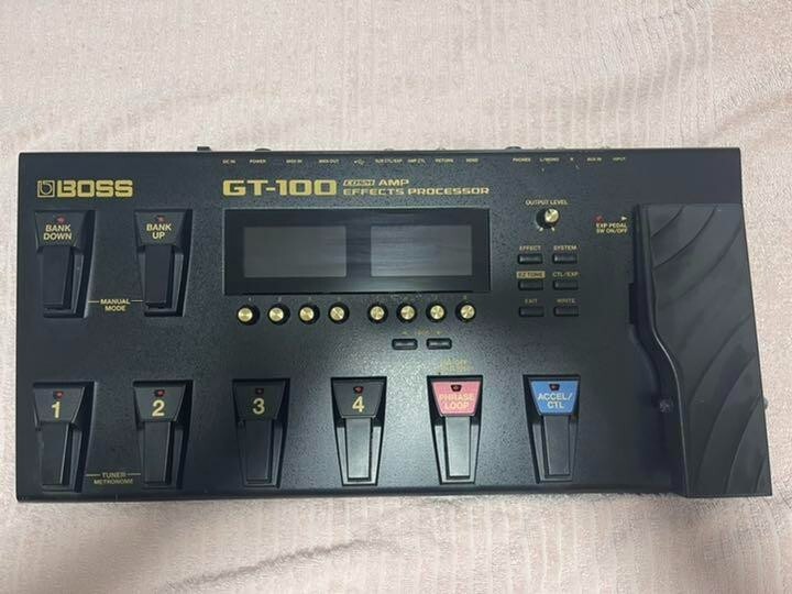 BOSS GT-100 Multi-Effects Guitar Effect Pedal W/AC Adapter