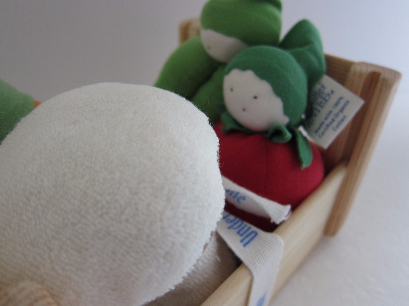 Under the Nile Organic Toy Plush Veggies Vegetables in Wooden Crate NEW