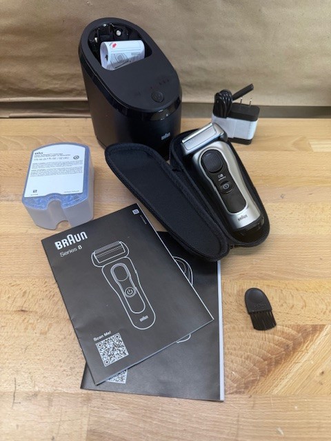 Braun Series 8 SMART 4+1 Shaving Kit w/ Smart-Care Center 8567cc.