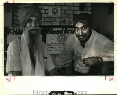 1988 Press Photo Dr. Balwant Singh & Amolak Singh, community leaders
