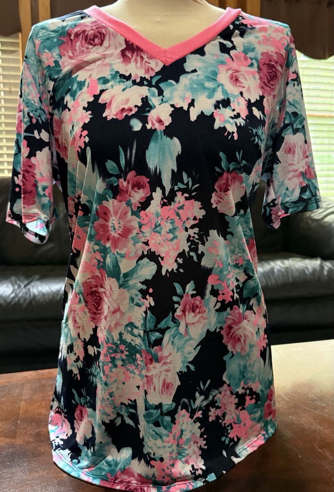 Heimish USA Ladies Floral V-neck Blue/pink Sheer Short Sleeve Top Medium