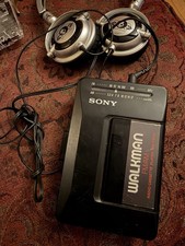Vintage Sony Walkman Am/Fm Radio With Skull Candy HP In Good Working Condition