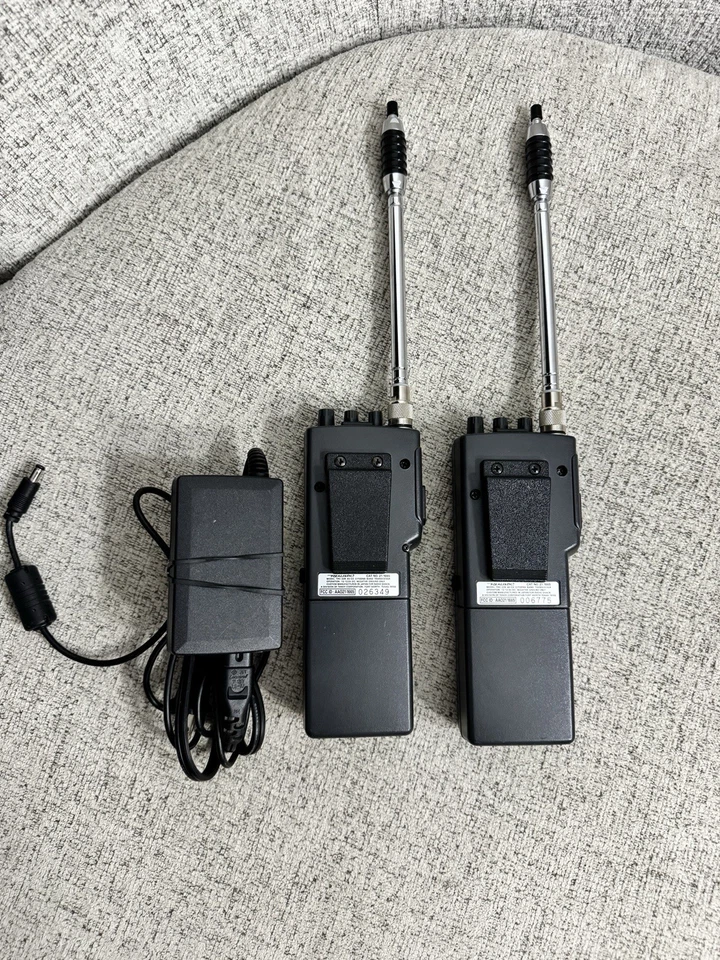 Set of Two Realistic TRC-226 5-Watt 40-Channel Portable WT/CB/Transceiver - Image 2 of 4