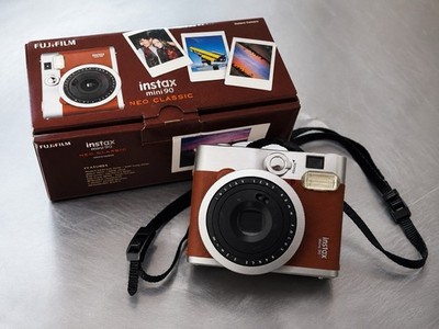FUJIFILM Sofortbildkamera instax mini 90 Neo Classic mit Instax Lens 60mm