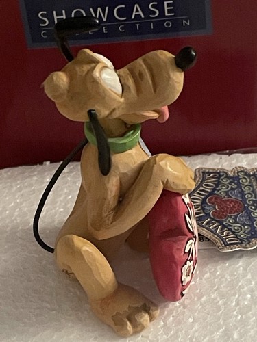 Disney Showcase Pluto Holding Heart Figurine #6010108 - Picture 3 of 18