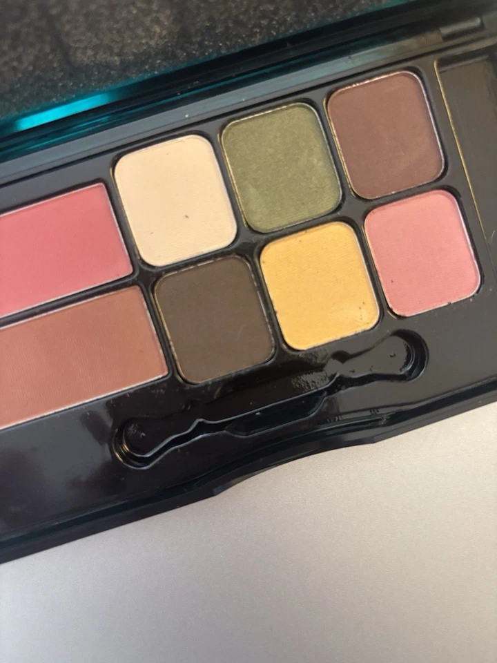 Princess Marcella Borghese Makeup Palette 2 Blush Colors 6 Shadows New - Image 2 of 4