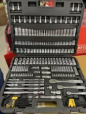 DEWALT DWMT75049 192-Piece Mechanics Tool Set (SAE & Metric)