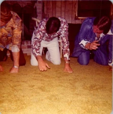 1976 Vernacular Photo 3 Men Searching Shag Carpet Birthday Party Americana