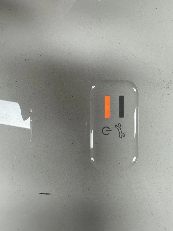 SMART UF70 Ultra Short-Throw DLP Projector UNTESED Powers on Needs Remote - Image 2 of 4