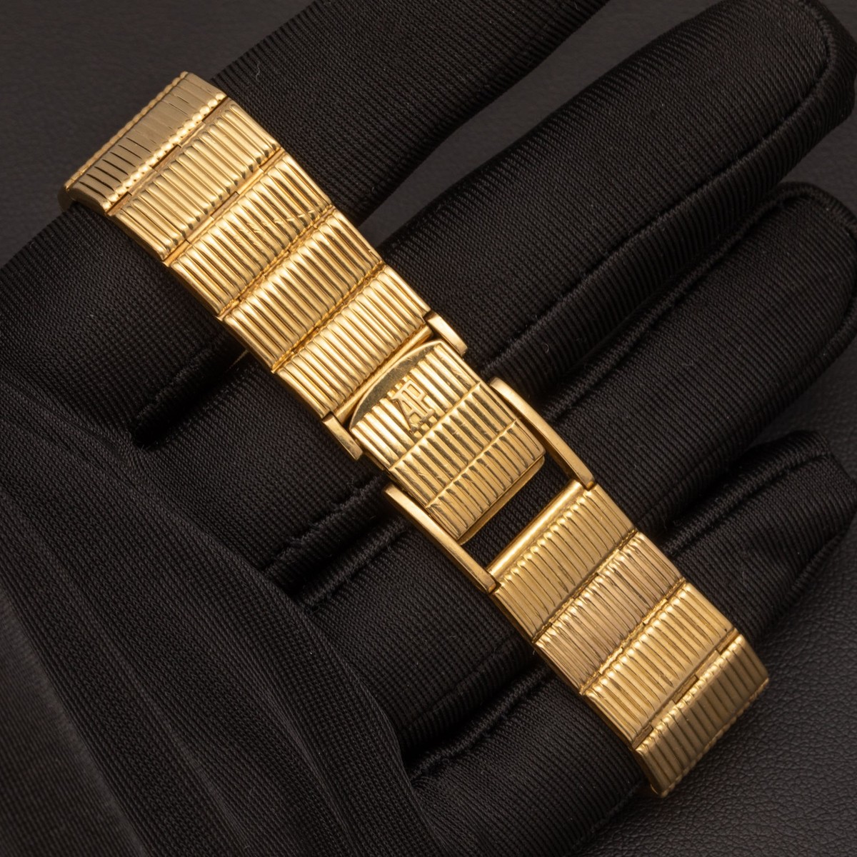 Audemars Piguet Vintage B37529 Watch 18K Gold Champagne Dial View 5