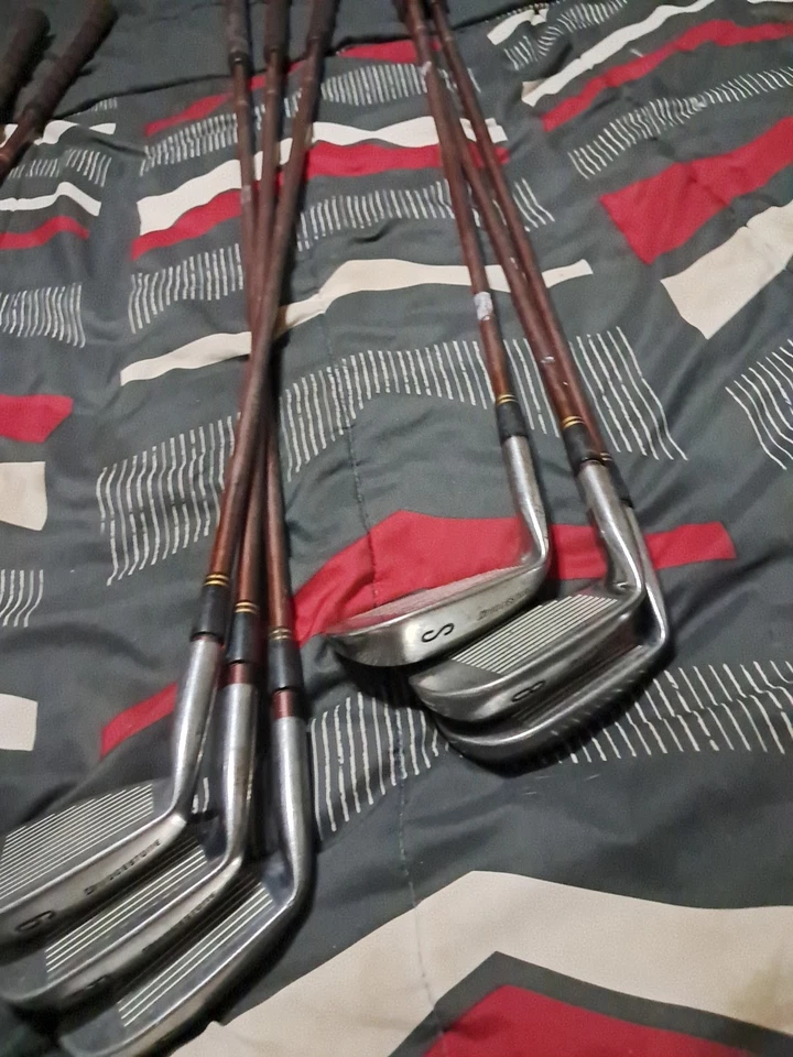 Used Bridgestone Righthanded Ladies precept 8 Clubs 4,5,6,7,8,S , 5 Cleek 22... - Image 4 of 4