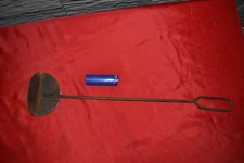 Ancienne curette, grattoir raclette à cendre, braises pour fourneau poêle à bois