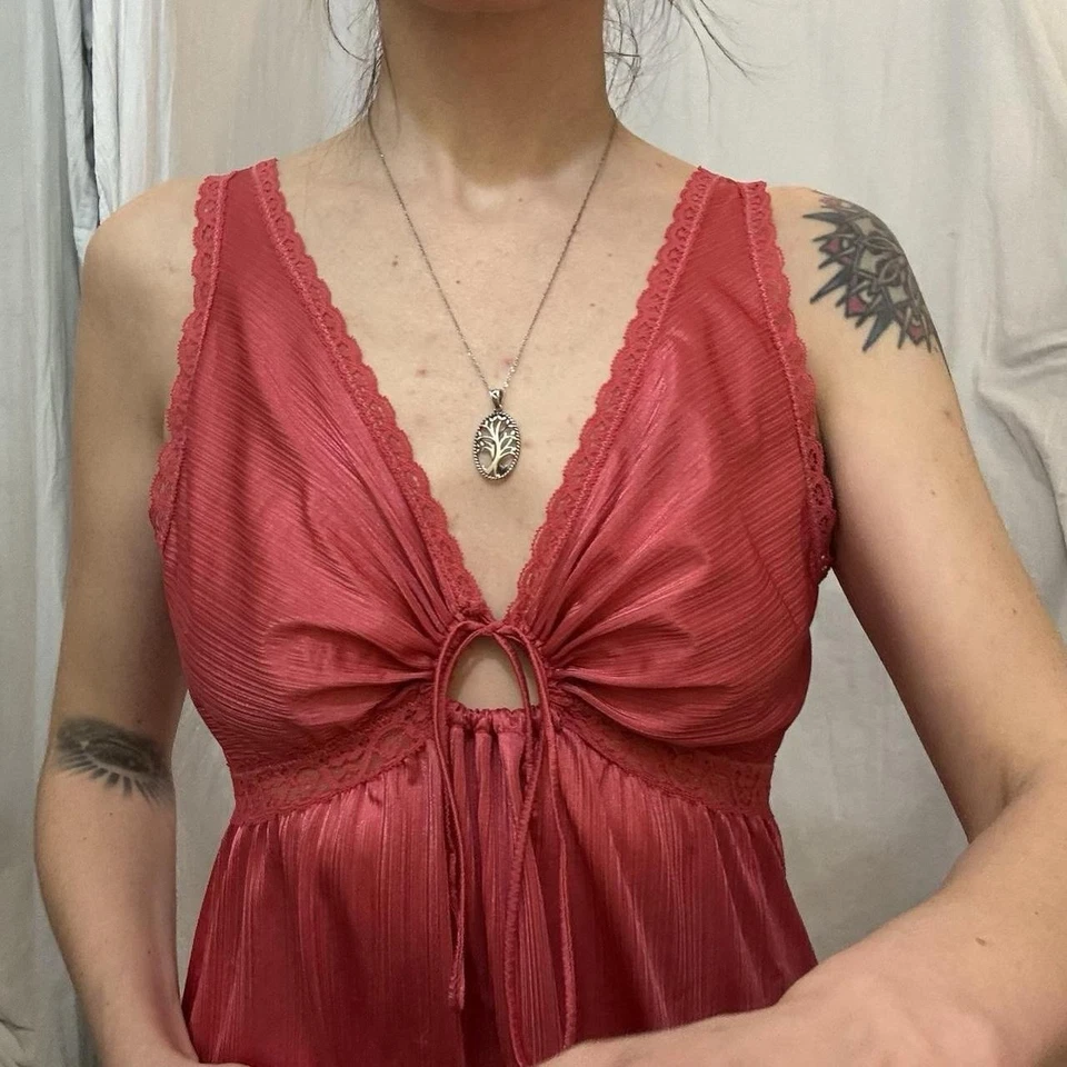 Coral Pink Maxi Nightgown With Keyhole Toe Front Vintage 70s Miss Elaine Size M - Image 2 of 4