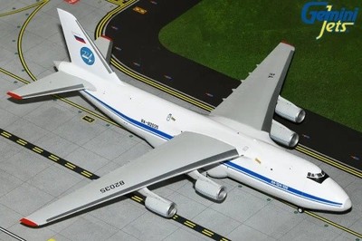 GeminiJets Antonov An-124-100 Russian Aircraft Corporation RA-82035 1:200 Modell