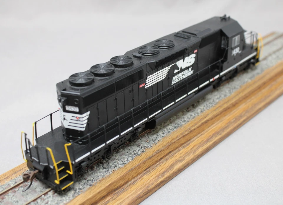 BACHMANN #67204 Norfolk Southern NS SD40-2 with DCC & SOUND, C8 Runs Great - Image 4 of 4
