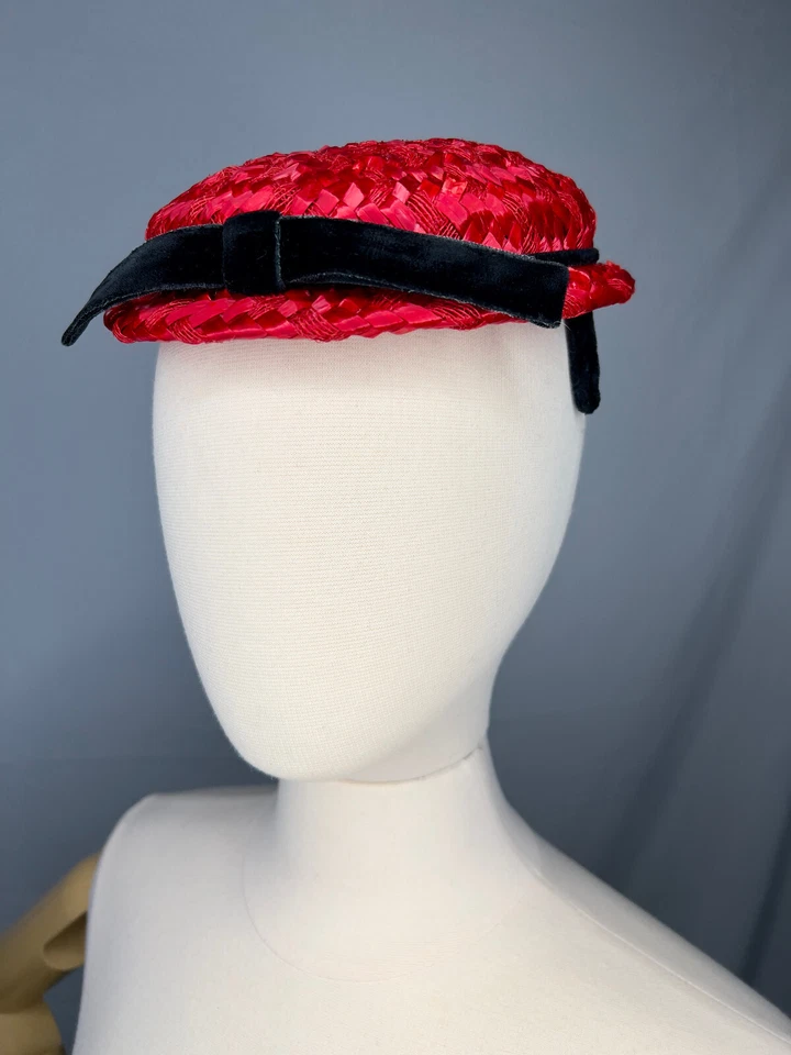 Sombrero de paja rojo vintage de los años 50 con lazo de terciopelo negro, estilo de película Hitchcock, hecho a mano Foto 2 de 4