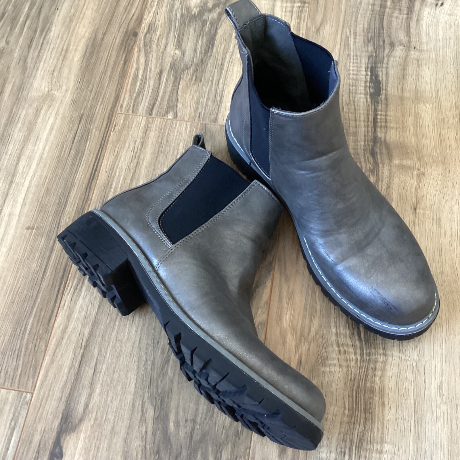 Seven7 Billie Chelsea Ankle Boots Metallic Pewter Gray Size 11