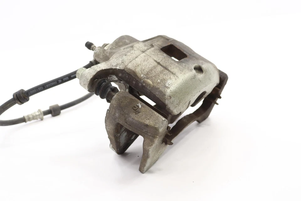 2017 - 2020 MITSUBISHI OUTLANDER FRONT RIGHT SIDE DISC BRAKE CALIPER OEM - Image 3 of 4