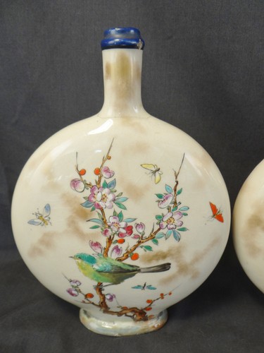 Antique QING Chinese Famille Rose Porcelain pr. Flat Vases BUTTERFLIES & BIRDS - Picture 3 of 7