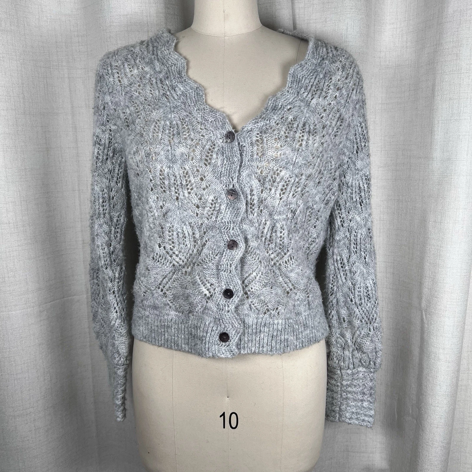 Sundance Gray Pointelle Crochet Yorkshire Cardigan Sweater Women's Petite Medium
Opens in a new wind
