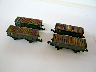 Piko N 5/4125-015 offener Güterwagen DR  m. Holzladung   4 Stück, neue Achsen