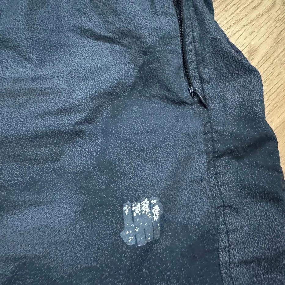 Pantalones Cortos Undefeated Negros Splash Fade Nylon Bolsillo con Cremallera Talla XL Foto 2 de 4