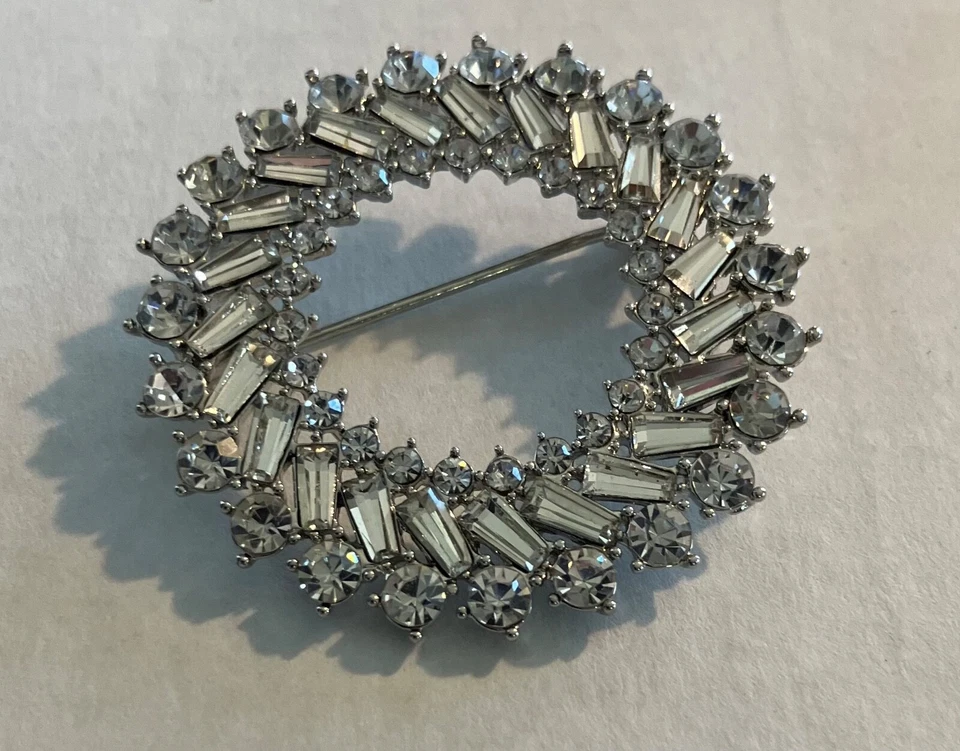 Broche prendedor circular vintage de circonita cúbica de 2 pulgadas Foto 2 de 4