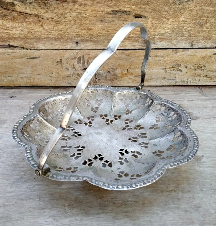 Antigua canasta floral de flores de templo ritual hecha en plata con corte Jali Foto 3 de 4