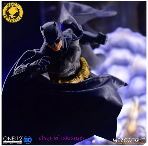 Mezco Toyz 1/12 DC The Supreme Knight Batman Darkest Dawn Edition Actionfigur - Bild 11 von 13
