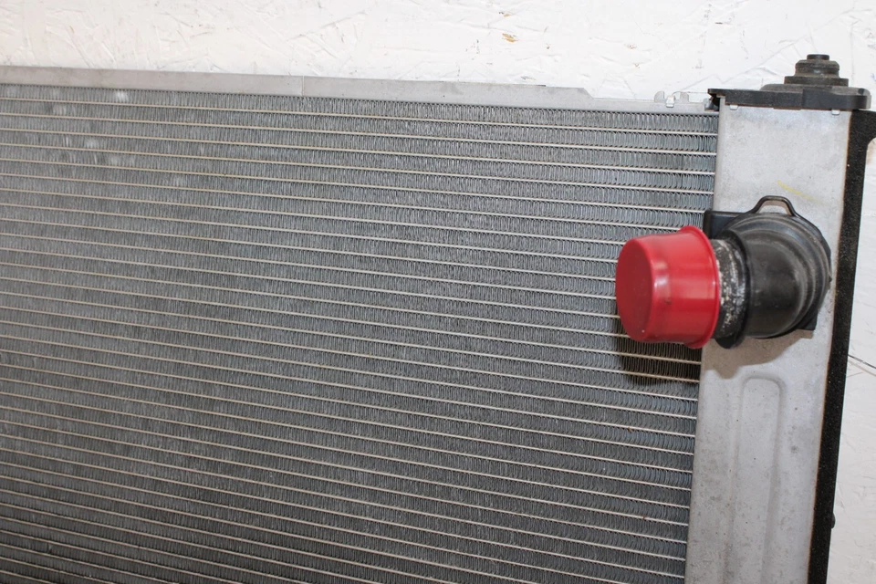 2013-2020 Nissan 370z M/T Radiator OEM KJ5 - Image 3 of 4