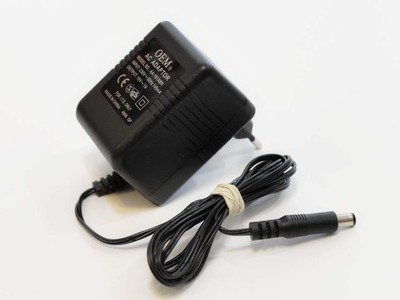 Stecker-Netzteil, Netzgerät AC/AC Wechselstrom-Ausgang! 18V AC - 1A Power Supply