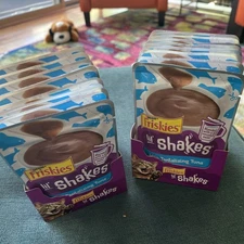 16 Purina Friskies Cat Food Topper, Lil’ Shakes With Tantalizing Tuna Lickable